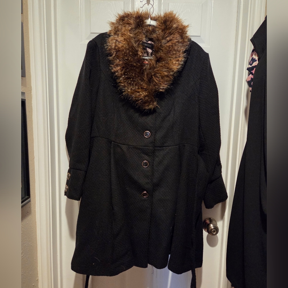 Steve Madden Black Coat with Tan Faux Fur Collar 2X